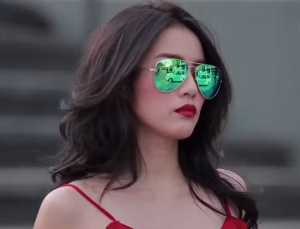 Vẻ đẹp sexy của Wanida Termthanaporn trong phim "hot" "Tình yêu không có lỗi, lỗi ở bạn thân" (Ảnh: eyval.net)