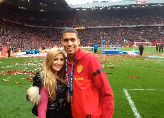 Sam Cooke, bạn gái của Chris Smalling, là một trong những nàng WAGs hot nhất của bóng đá Anh. Ở kỳ Euro 2016 lần này, cô nàng này sẽ được đặc biệt chú ý khi xuất hiện trên khán đài tại Pháp.