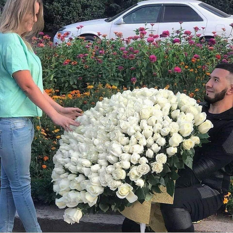 Những đóa hồng được các chị em ước nguyện tặng trong mùa lễ tình nhân năm nay không chỉ nhiều về mặt số lượng còn to về hình thức bông.