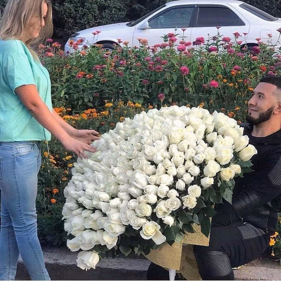 Những đóa hồng được các chị em ước nguyện tặng trong mùa lễ tình nhân năm nay không chỉ nhiều về mặt số lượng còn to về hình thức bông.