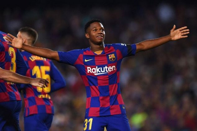 Chuyển nhượng cầu thủ từ Bleacher Report, ít ai biết rằng Fati từng nhận được một lời đề nghị của West Ham và quyết định chuyển đến London để có thể được ra sân thi đấu nhiều hơn.