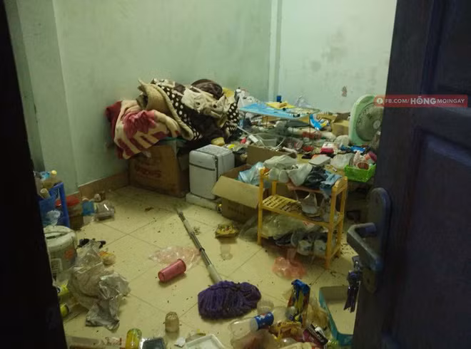 Câu hỏi khó nhất trong ngày: Tìm một từ để miêu tả tình trạng của căn phòng. Nhiều dân mạng vui vẻ trả lời: "Cuộc sống mà....đoán thử xem".