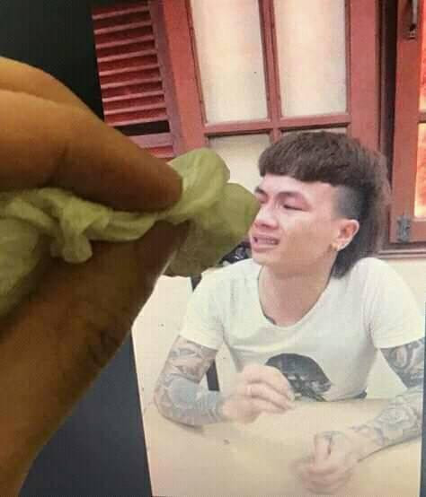 Dân mạng đã nhẹ nhàng lau những giọt nước mắt hối lỗi muộn màng của chàng nhân vật mạng hot nhất thời gian qua.