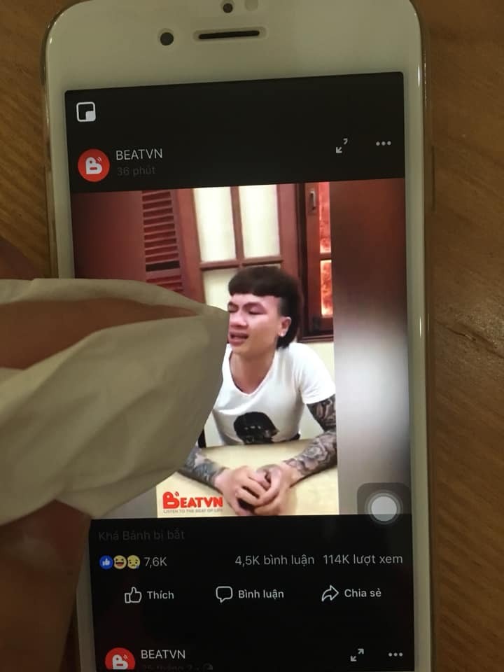 Nhiều người xem clip nhân vật mạng Khá Bảnh khi bị tạm giữ, đặc biệt là khi đối tượng này khóc đã cảm động với những giọt nước mắt hối lỗi muộn màng.