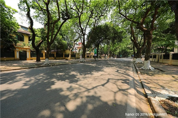 Ngoài phố đi bộ, anh Minh Quân còn ghi lại 1 số địa điểm khác như phố Phan Đình Phùng, Quán Thánh .....