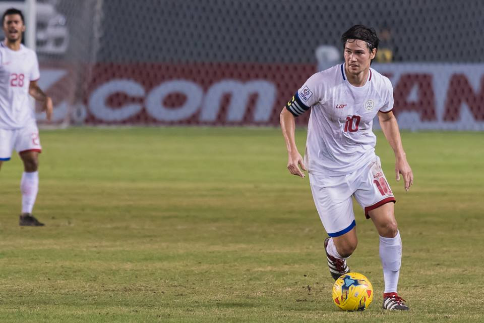 Màn đọ sức với Singapore mở màn AFF Cup 2018 năm nay là trận đấu thứ 100 Phil Younghusband khoác lên mình áo thi đấu của Philippines. Bộ 3 trung vệ Quế Ngọc Hải, Trần Đình Trọng và Đỗ Duy Mạnh cần phải đặc biệt để tâm đến Phil Younghusband trong 2 lượt đấu bán kết sắp tới. Dù đã bước qua sườn dốc bên kia sự nghiệp, tiền đạo 31 tuổi này đã ghi 1 bàn và kiến tạo 1 cho Phlippines tại giải đấu năm nay.