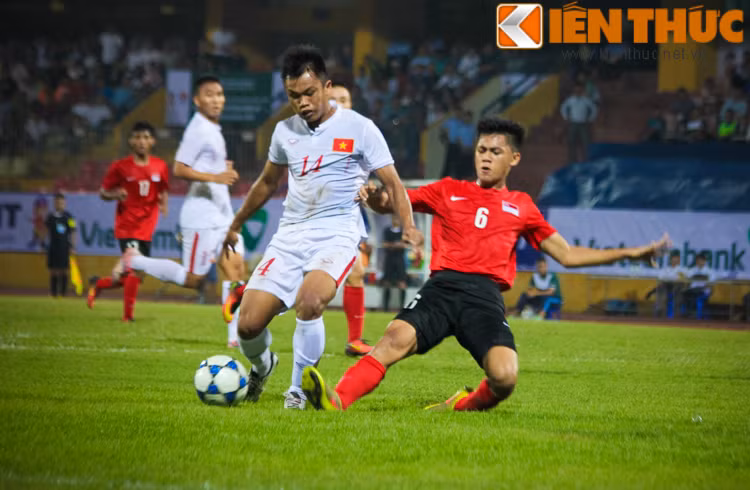 Những phút cuối trận đấu, tận dụng các cầu thủ U19 Singapore xuống sức, U19 Việt Nam tăng nhịp độ trận đấu rất nhanh tuy nhiên họ vẫn thiếu đi một chút gì đó may mắn để chuyển hóa cơ hội thành bàn thắng.
