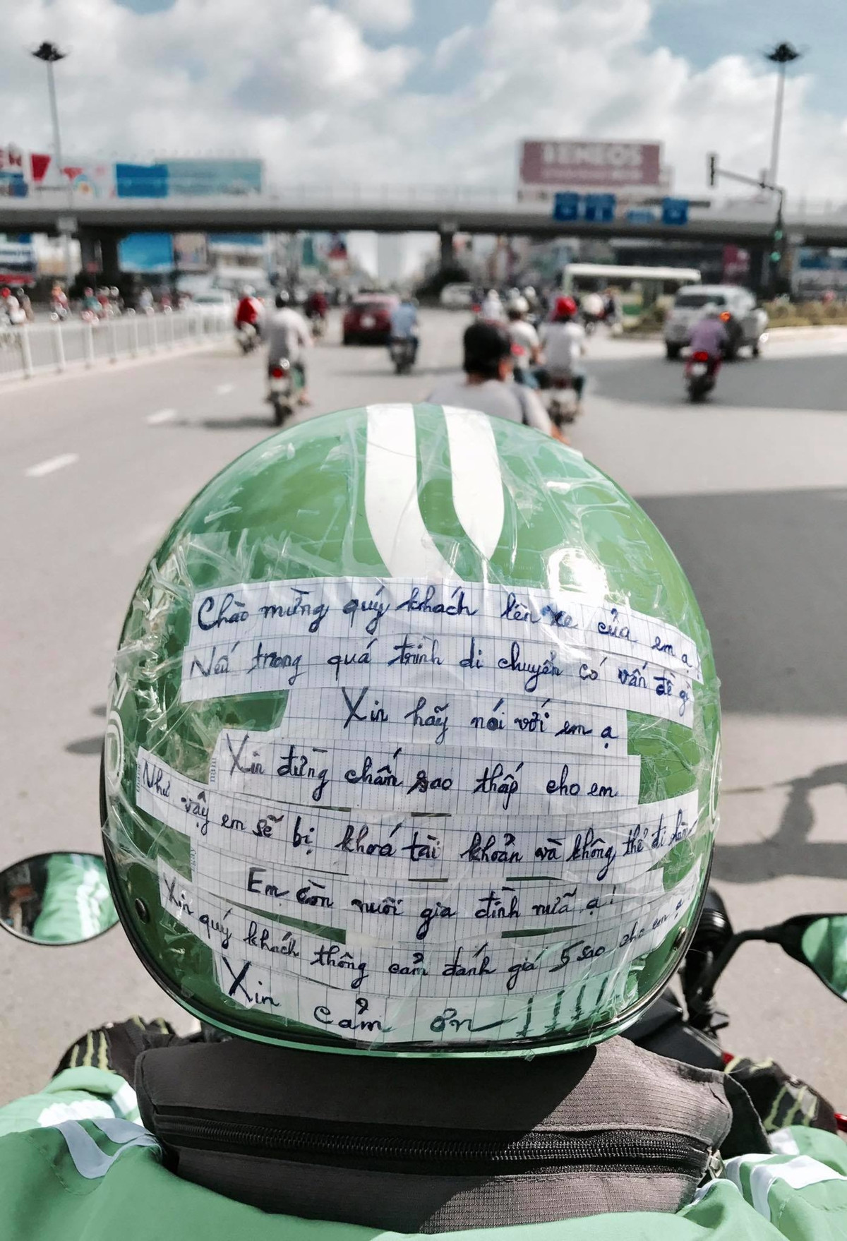 Bên cạnh người thích thú thì số khác lo ngại bác tài có thể bị lỗ nếu gặp hành khách đi xe với cái bụng trống.