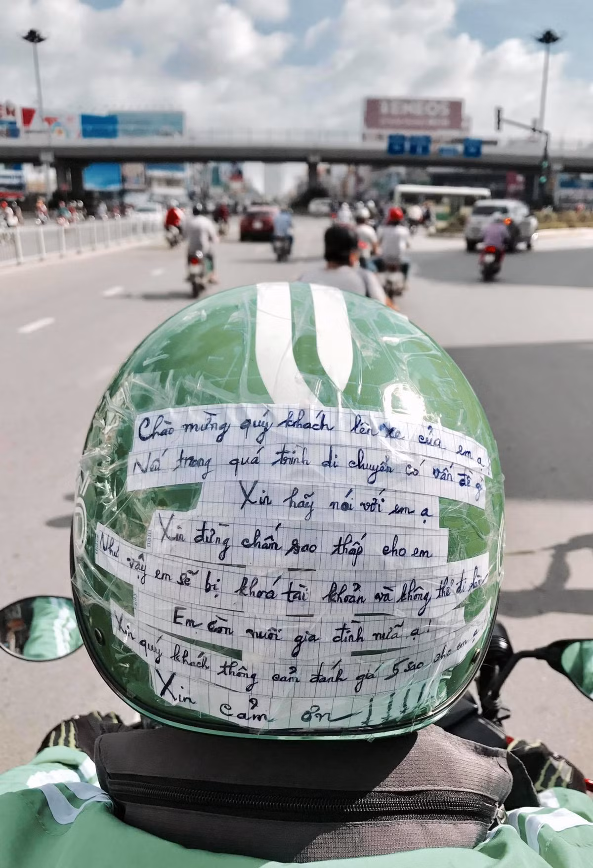 Bên cạnh người thích thú thì số khác lo ngại bác tài có thể bị lỗ nếu gặp hành khách đi xe với cái bụng trống.