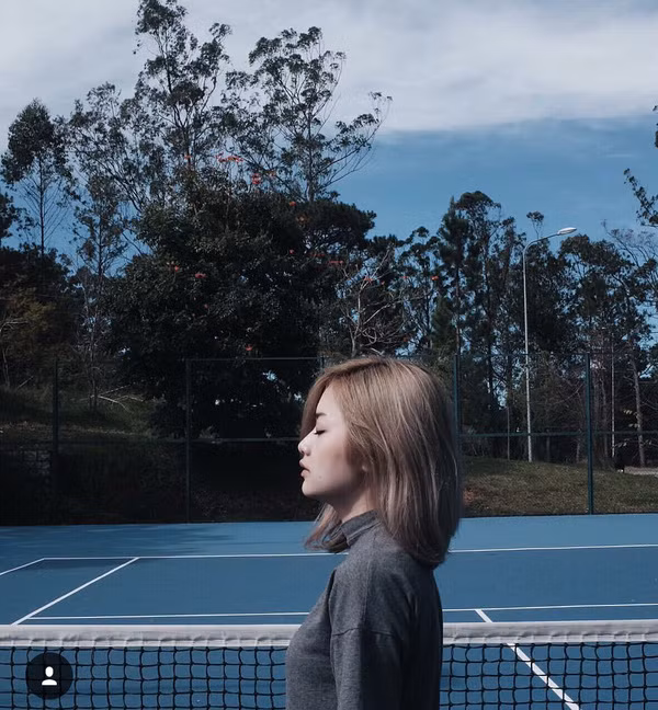 Nga Wendy là cô hot girl 9X được biết tới bởi khuôn mặt rất tây và thần thái diễn xuất tốt.