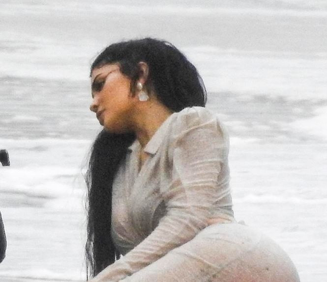 Kylie Jenner có buổi chụp hình ở Malibu mới đây.