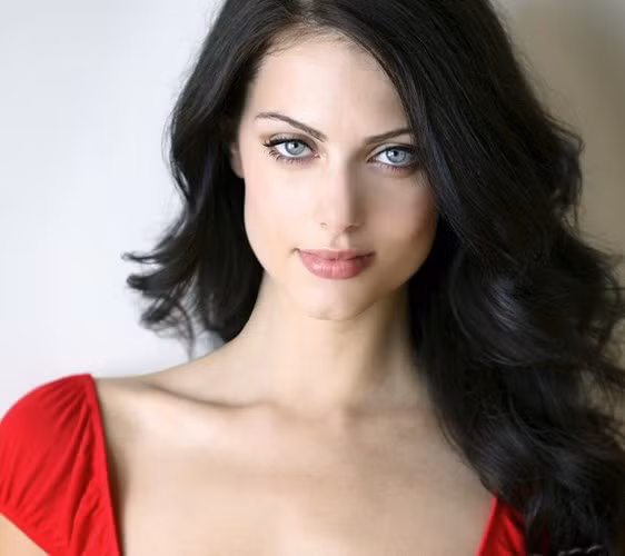 Do đặc điểm khí hậu xứ lạnh, da người Canada thường là trắng hồng hoặc trắng nhạt. Nếu ở lâu trong ánh nắng, da họ sẽ trở nên đỏ ửng, nhưng ít khi thấy tàn hương.