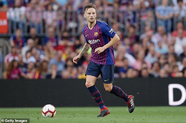 Đài phát thanh Tây Ban Nha Onda Cero cho biết PSG đã hỏi mua tiền vệ 30 tuổi của Barca là Ivan Rakitic với giá 100 triệu euro trong mùa Hè 2018 nhưng không thành công.