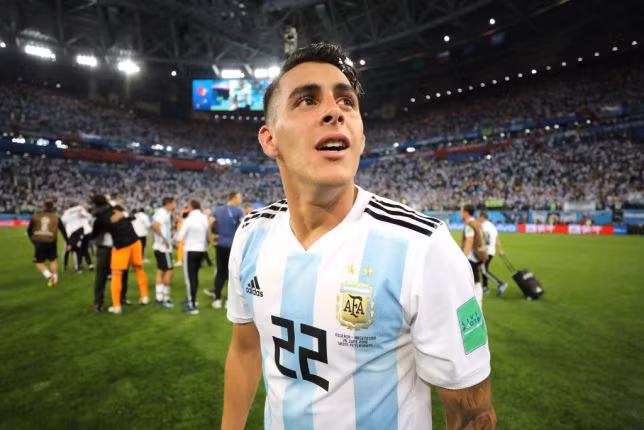 Trong kỳ chuyển nhượng hè 2018, Arsenal chỉ chấp nhận bỏ ra 22 triệu bảng cho Cristian Pavon và nhanh chóng nhận được cái lắc đầu từ đại diện Argentina.