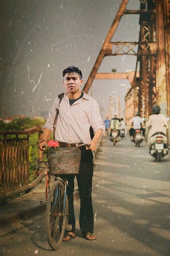 Gương mặt của các cầu thủ xuất hiện trong ảnh khá phù hợp với bối cảnh và cốt truyện.