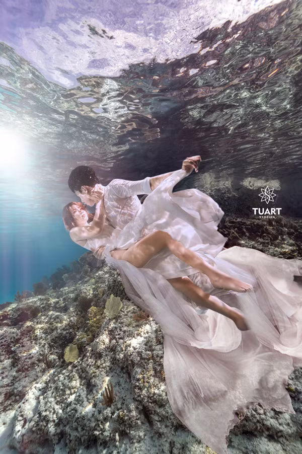 Cùng ngắm nhìn xu hướng chụp ảnh cưới dưới nước của các cặp đôi năm 2017. Ảnh trong bài: TuArt.