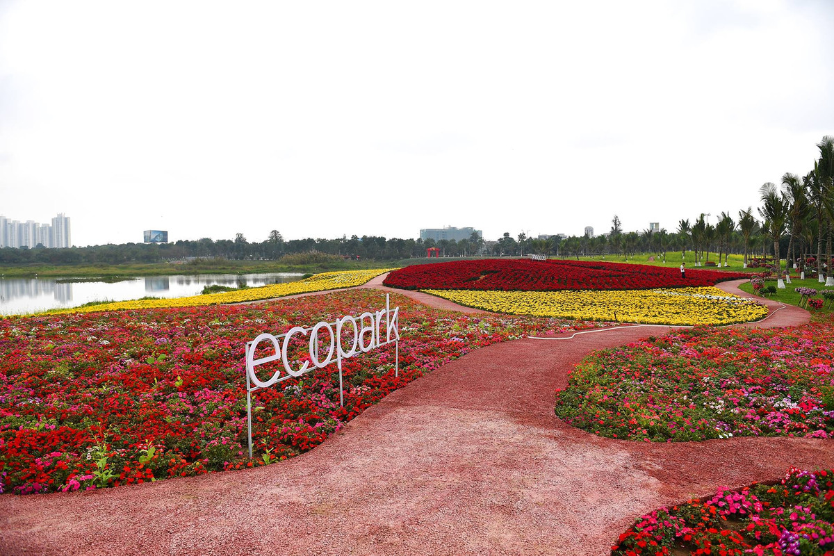 Cụ thể, trên fanpage quy tụ nhiều bà mẹ đã có một số thành viên đưa ra nhận định của mình về lễ hội hoa xuân tại Ecopark với những ý kiến cho rằng, sự kiện này thích hợp với nhiều các bạn trẻ thích chụp ảnh check-in sống ảo với những đường hoa được trang trí, chứ không phù hợp với các gia đình có trẻ nhỏ.