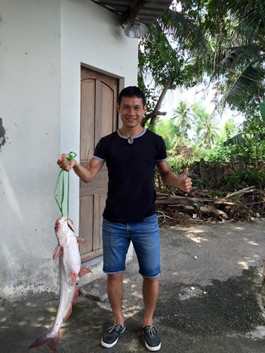 Bản lĩnh, sự từng trải của một người đã va vấp quá nhiều, cộng thêm chất quái đặc màu đường phố của phủi Hà thành giúp Bảo Quân biết tận dụng từng phút của mình ở trên sân.