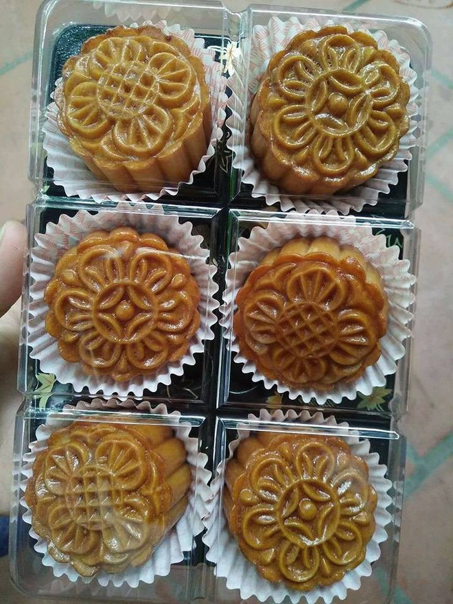 Theo bình luận của nhiều cư dân mạng thì đúng là có phúc mà không biết đường hưởng, tự gạt đi những gì tốt nhất thuộc về mình để rồi lại nai lưng đi phục vụ người khác.