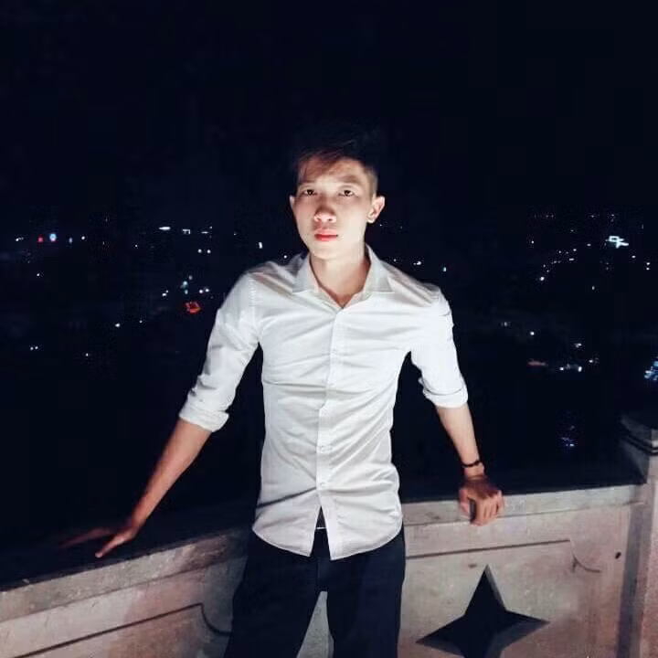 Sau khi tung clip lên mạng xã hội, ông bố nhận được khá nhiều ''lời mời'' làm bố chồng tương từ các cô gái trẻ vì con trai đàn giỏi bố lại hát hay.