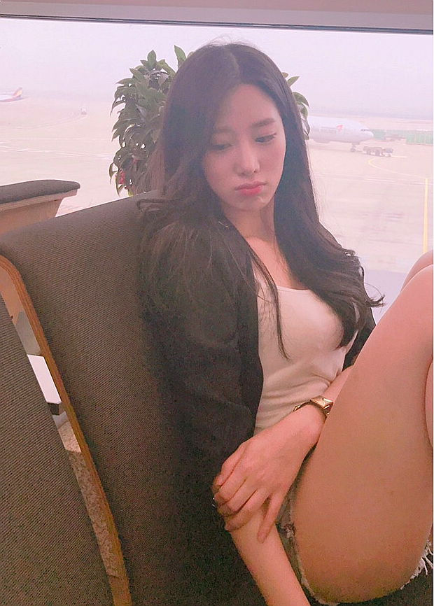 Việc ăn mặc gợi cảm thế này là hình ảnh quen thuộc của Jo Hyun ngay cả ngoài đời thường.