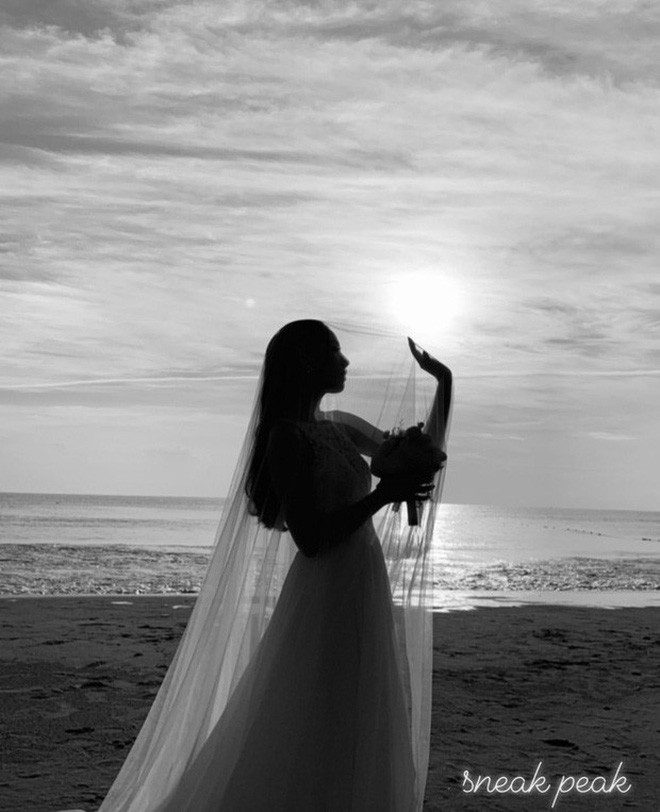 Không phải như những cô gái mê bếp núc như Châu Bùi hay Salim, Mie Nguyễn xưa giờ gắn liền với hình ảnh tiểu thư sang chảnh, giờ cũng khoe mâm cơm nhà thì biết là hôn nhân khiến người ta thay đổi thế nào.