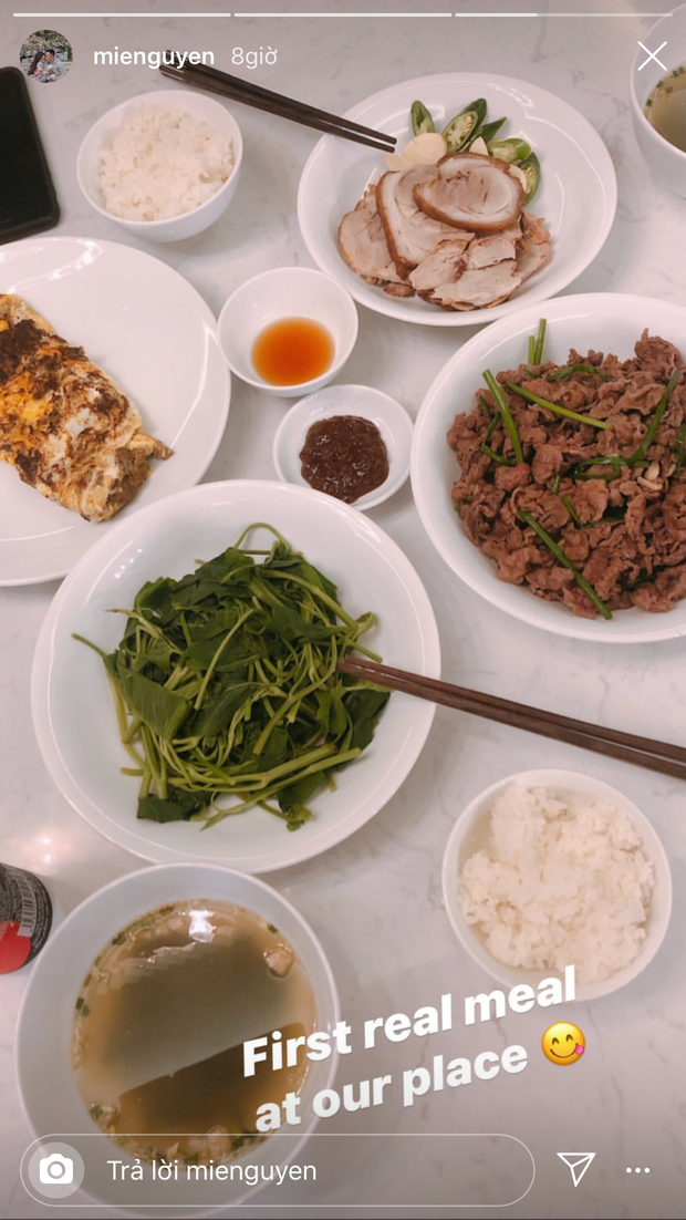 Mới đây, Mie còn khiến dân FA phát ghen khi khoe mâm cơm nhà toàn những món đặc trưng kiểu miền Bắc, giản dị nhưng vô cùng ngon mắt.