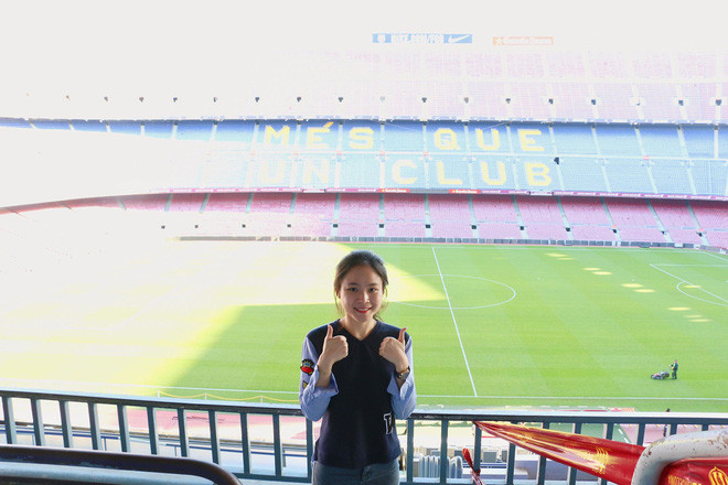 Cũng chính vì hâm mộ cuồng nhiệt Chelsea nên Khánh Linh chọn trường học cấp ba có tên liên quan đến đội bóng và nhận nhiều niềm vui bất ngờ.