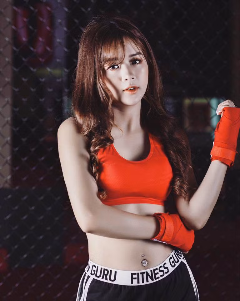 Là 1 nhân vật được nhiều người chú, nên việc gặp phải những ý kiến trên mạng là điều khó tránh khỏi với Dương Kẹo. Tuy nhiên, cô bạn này không quá bận tâm nhiều đến những lời nói không hay về mình để tiếp tục đam mê cháy bỏng với trái bóng tròn nói riêng và công việc biên tập viên thể thao nói chung.