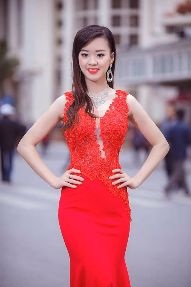 Ngoài ngành học chính, cô nàng Hải Thu còn có nhiều năng khiếu khác như múa belly dance, hát Bolero, làm người dẫn chương trình. Chính bởi vậy, nhiều người khá ngưỡng mộ tài năng của cô bạn 9X.