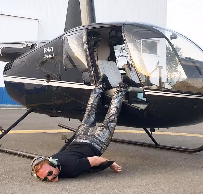 Trào lưu chụp ảnh mới này được đặt hastag là #fallingstars2018 (tạo dáng ngã sấp mặt). Những người tham gia trào lưu này trên Instagram đều thuộc hội con nhà giàu thế giới.