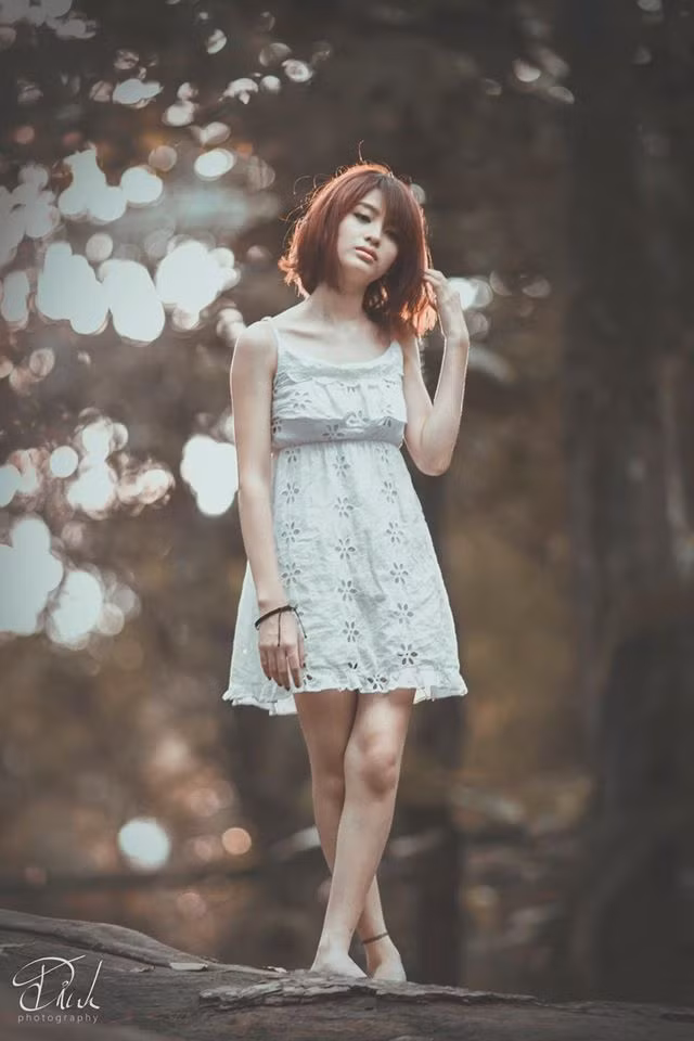 Tìm vào album ảnh của Ngọc Minh nhiều cư dân mạng phải bất ngờ vì cô nàng này dù có chụp góc nào cũng vô cùng giống với Khả Ngân.