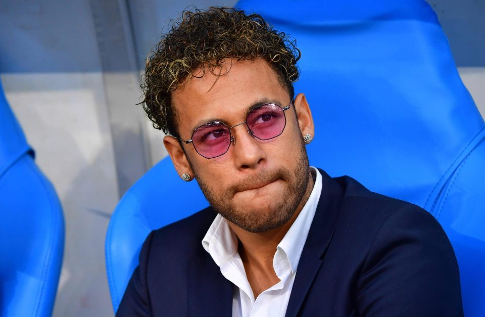 Tờ Mirror mới đưa tin, MU cũng sẵn sàng trả giá tranh cướp Neymar với Real và con số được đưa ra là hơn 200 triệu bảng.