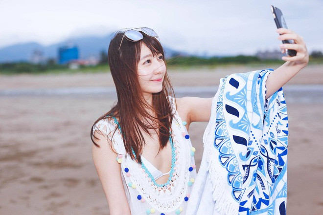 Thông qua album, Chichi muốn tôn vinh nét đẹp nội tâm của các cô gái đồng thời cổ vũ họ, hãy cứ tự tin là chính mình, con gái, kiên cường là xinh đẹp.