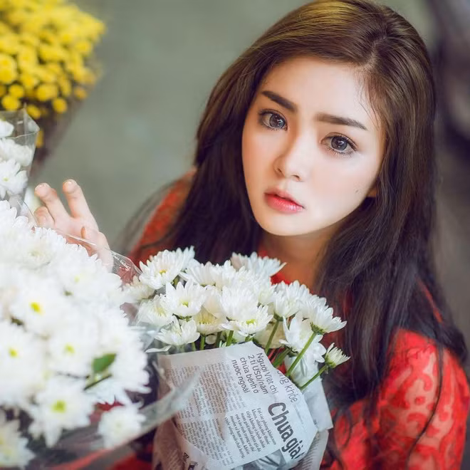 Cô giáo mầm non tương lai Thu Hiền theo học nghề giáo vì bản thân vốn rất yêu trẻ con. Tuy nhiên, từ khi còn là một nữ sinh cấp ba, hot girl xinh đẹp này đã bộc lộ một năng khiếu, đam mê khác là kinh doanh.