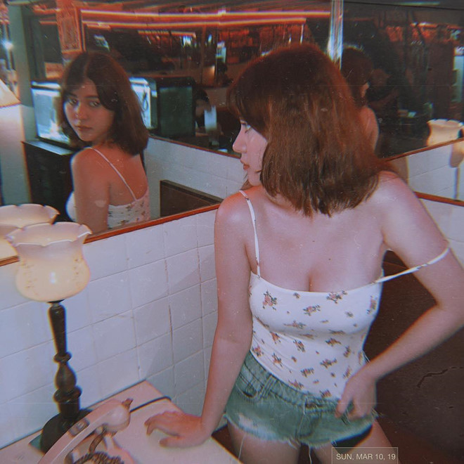 Wilson Nhật Anh (sinh năm 2002, TP.HCM) được dân mạng biết đến với danh hiệu "hot girl con lai". Sở hữu số đo 3 vòng 90 - 66 - 95, cô không ngại xuất hiện với trang phục gợi cảm và tôn dáng.