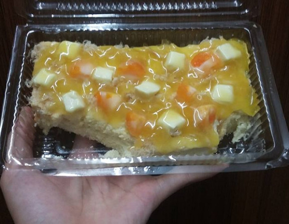 Những chiếc bánh thơm ngon được các chủ hàng đăng tải hoàn toàn khác xa so với thứ mình đang cầm trên tay.