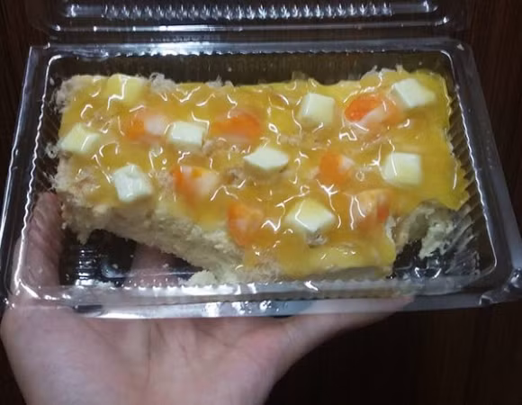 Những chiếc bánh thơm ngon được các chủ hàng đăng tải hoàn toàn khác xa so với thứ mình đang cầm trên tay.