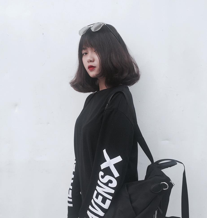 @princess.1911, cô bạn ngoài cùng bên phải, tên đầy đủ là Nguyễn Thanh Nga (biệt danh là Moon).