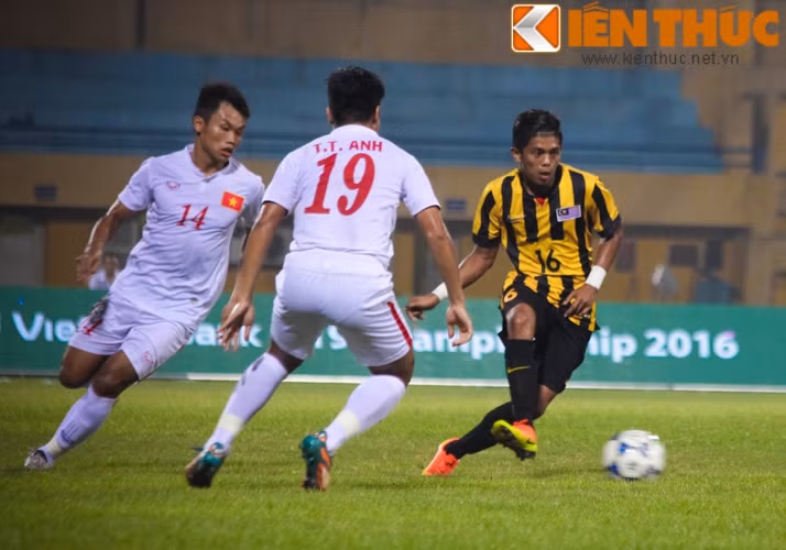 Tại bảng A giải U19 ĐNA, cả chủ nhà Việt Nam lẫn Singapore, Đông Timor và Malaysia đều có cửa đi tiếp. Chính vì vậy cả 4 đội bóng đều ra sân với tinh thần hết sức cẩn trọng.