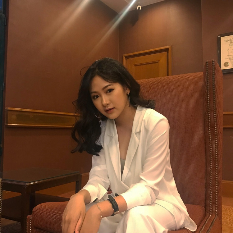 Là một nhân tố mới và lạ, Thanh Hoa nhanh chóng trở thành mẫu ảnh được nhiều shop "săn lùng".