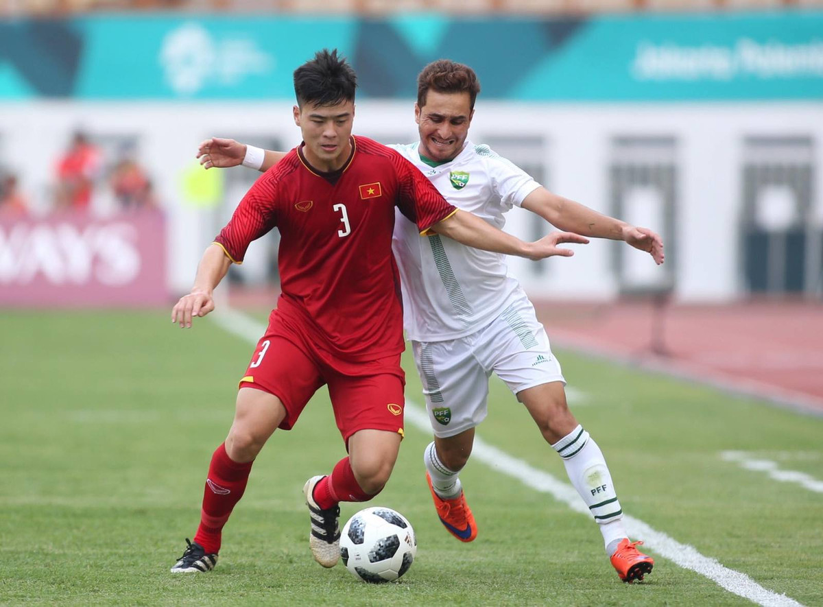 Được kéo xuống đá trung vệ, thay vì tiền vệ trụ như hồi khoác áo đội U19 Việt Nam, Duy Mạnh đã hòa nhập và làm quen rất nhanh với vị trí mới. Chiều cao 1m80 cũng giúp cầu thủ này chiến thắng trong những tình huống bóng bổng và đặc biệt hiệu quả trong những tình huống bọc lót cho 2 vị trí xung quanh.