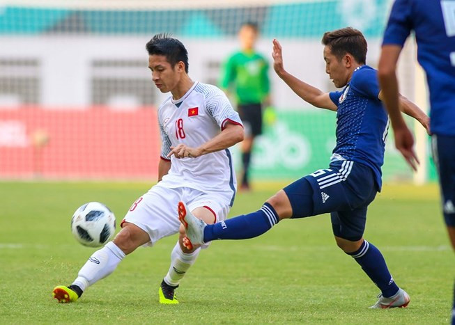 Hùng Dũng đã chính thức chia tay Olympic Việt Nam trong sự tiếc nuối của không chỉ BHL mà còn là từ NHM. Anh chính là người đá thay Xuân Trường trong 2 trận đấu cuối vòng bảng trước Nepal và Nhật Bản. Khả năng đọc bài tốt của Hùng Dũng đã giúp tuyến giữa Việt Nam đánh chặn tốt, bẻ gẫy ngay những đợt tấn công của đội bạn từ trục giữa sân.