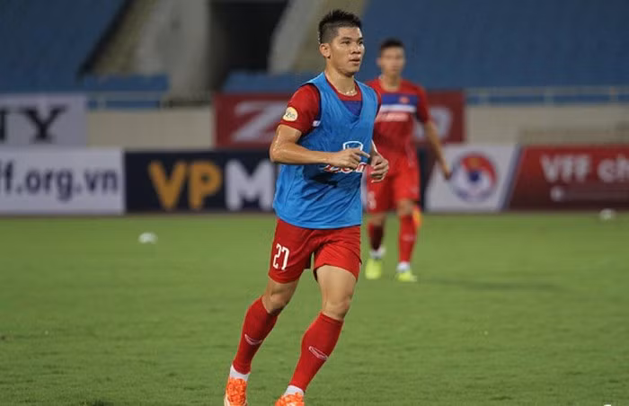 Trong khi Trọng Hoàng còn bỏ ngỏ việc ra sân vì chấn thương thì HLV Park Hang-seo đã tìm ra được cái tên thay thế đó là Ngân Văn Đại. Không chỉ có thể hình, cầu thủ của Hà Nội FC còn có tốc độ và sự khôn ngoan khiến đối thủ phải dè chừng.