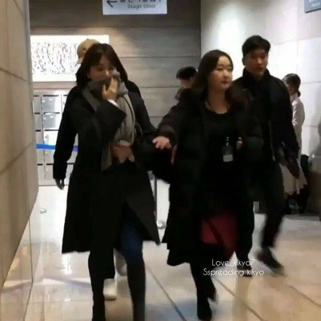 Khoảnh khắc đáng yêu của hai vợ chồng