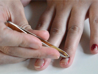 Bởi bàn tay dễ được nhìn thấy nhất mà cũng là bộ phận có khả năng gây sát thương mạnh mẽ tới đối phương.