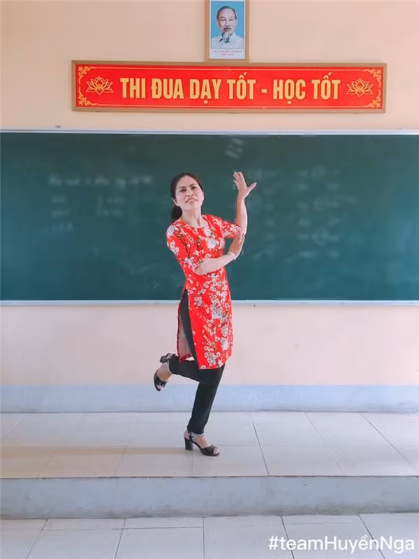 Không hiểu đây là giờ lên lớp hay là giờ "văn nghệ" đầu giờ.