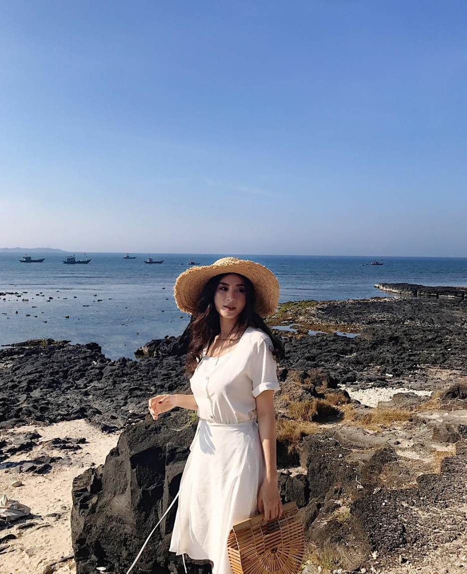 Ở tuổi 30, Ngọc Anh vẫn khiến giới trẻ ngưỡng mộ bởi nhan sắc không hề thay đổi theo năm tháng. Hot girl đời đầu giữ được vóc dáng thon thả như thuở mới nổi, thần thái ngày càng sắc sảo.