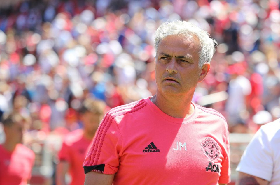 Mourinho đã ngồi lại cùng các nhân vật chóp bu của Quỷ đỏ để thuyết phục họ bơm thêm tiền tuyển quân cho mùa giải mới.