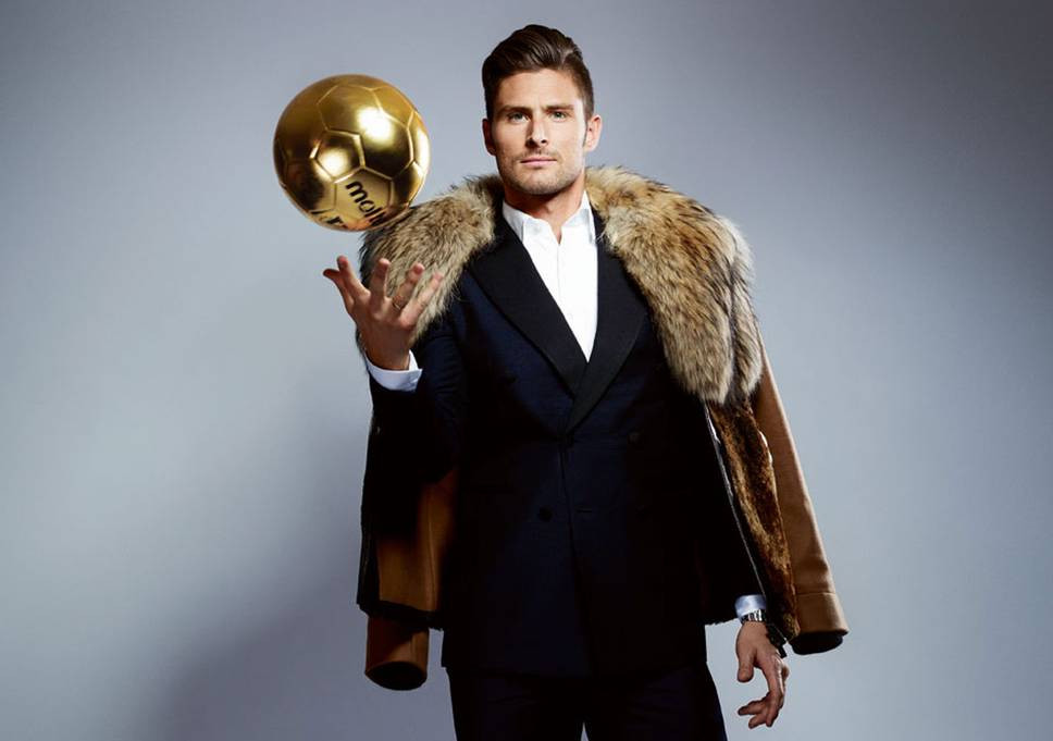 Không sở hữu vẻ đẹp tài tử đặc trưng của nước Pháp, Giroud với bộ râu quai nón điển trai theo cách nam tính và bụi bặm.